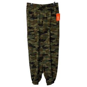 Intempo Green Camouflage Pull On‎ Joggers in Size M
NWT